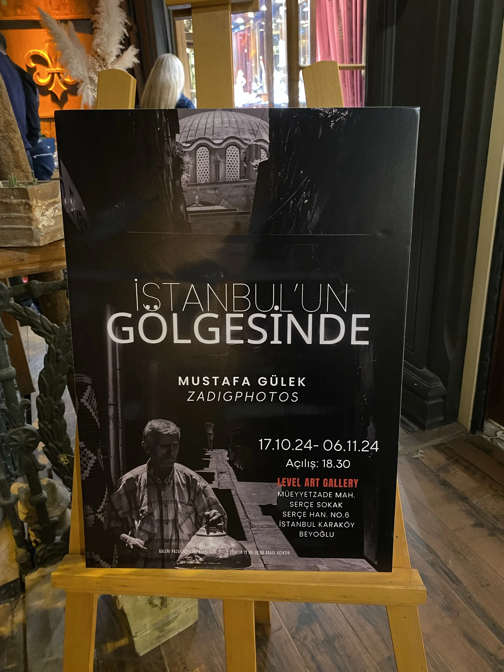 İstanbul'un Gölgesinde